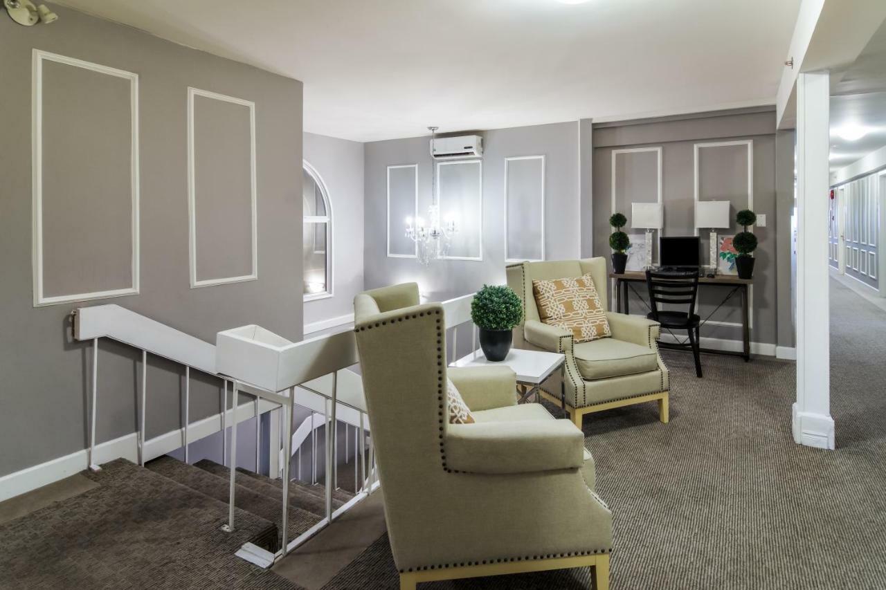 Red Lion Inn & Suites Abbotsford Buitenkant foto
