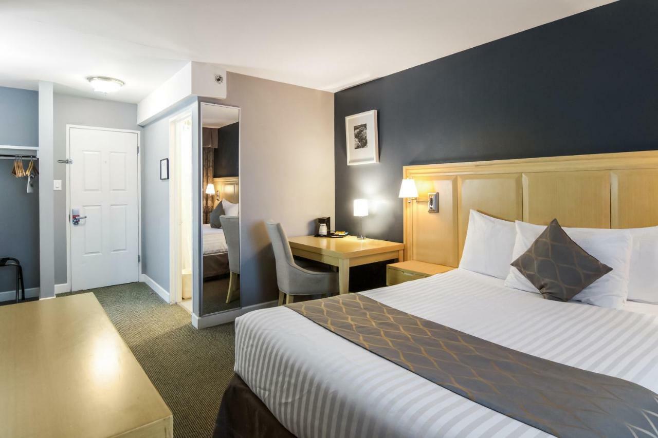 Red Lion Inn & Suites Abbotsford Buitenkant foto