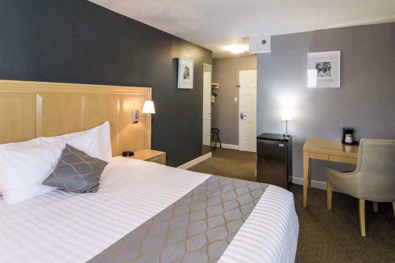 Red Lion Inn & Suites Abbotsford Buitenkant foto